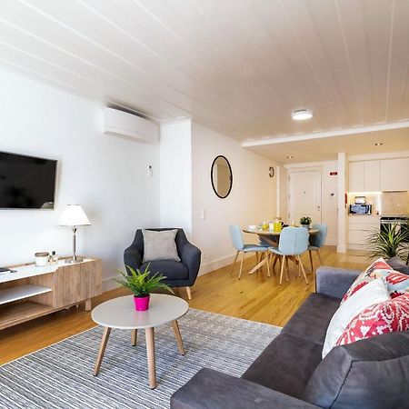 Amazing 1Bdr Apartment In Chiado By Lovelystay Lisbon Bagian luar foto