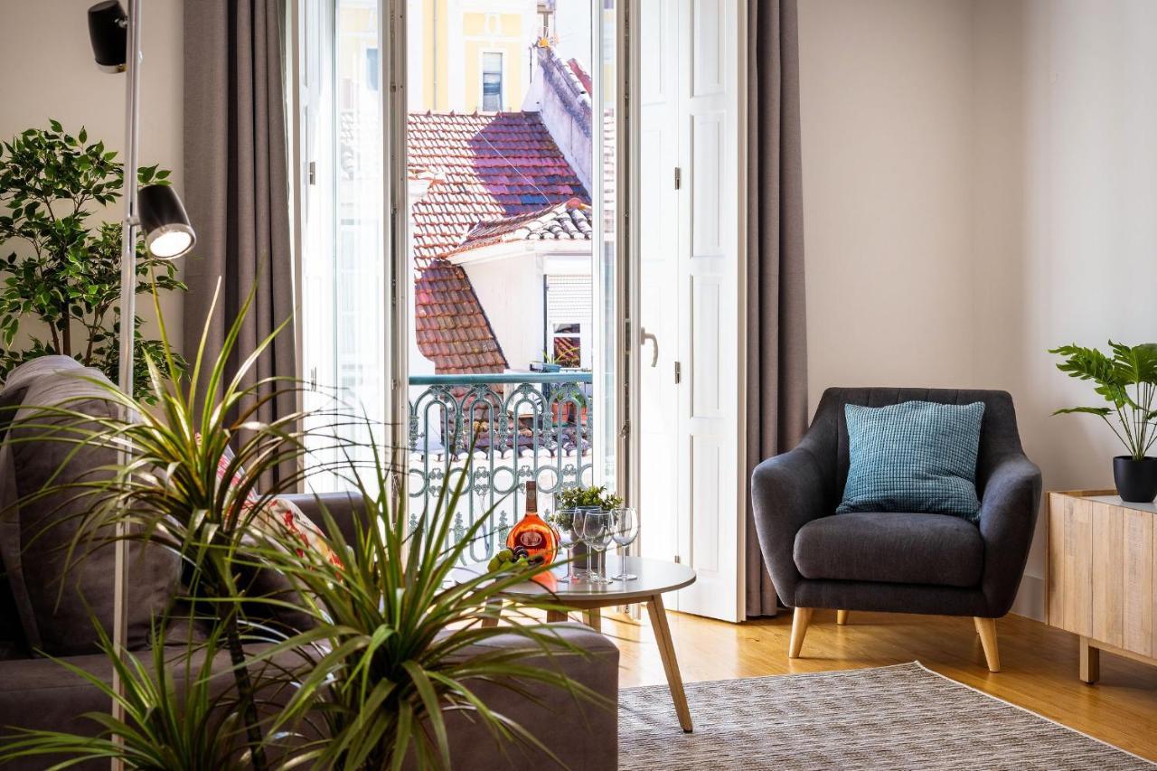 Amazing 1Bdr Apartment In Chiado By Lovelystay Lisbon Bagian luar foto