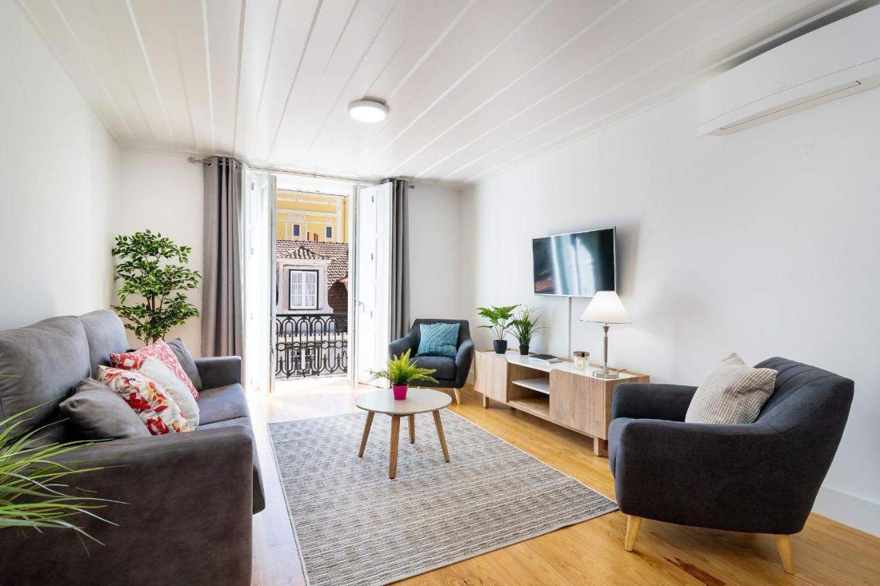 Amazing 1Bdr Apartment In Chiado By Lovelystay Lisbon Bagian luar foto